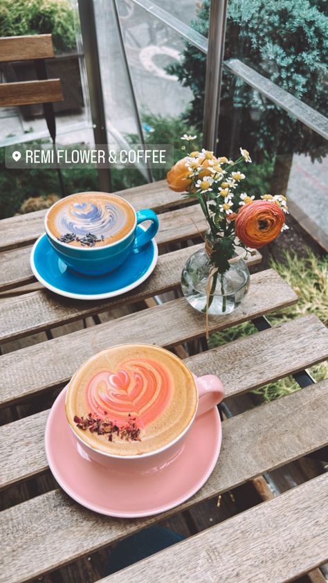 Coffee Pastel Aesthetic, Cute Coffee Shop Ideas Inspiration, Pastel Coffee Shop Aesthetic, Flower Coffee Shop Aesthetic, Coffee Shop Valentine Ideas, Pretty Coffee Aesthetic, Girly Coffee Shop Aesthetic, Coffee Shop Concept Ideas, Coffee Shop Flowers