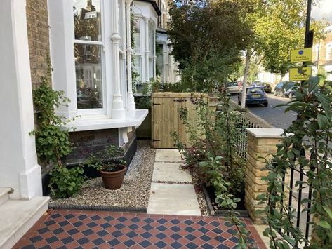 Victorian Terrace Exterior, Victorian Front Garden Ideas, Terrace House Front Garden, Terraced House Front Garden, Victorian Terrace Front Garden, Victorian Terrace Garden, Victorian Front Garden, Garden Victorian, Terrace House Exterior