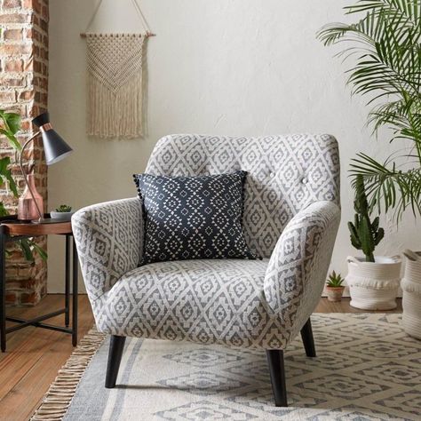 Accent chair with diamond pattern print cover Armchairs Living Room Modern, Armchair Bedroom, Comfy Living Room, Armchair Furniture, Arm Chairs Living Room, Boho Living Room, A Living Room, Small Living Rooms, Decoration Design