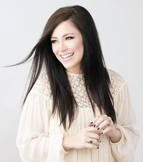 Christian Music Artists, Vocal Lessons, Pentecostal Church, Majestic Theatre, Kari Jobe, Contemporary Christian Music, Bethel Music, Worship Team, Bio Facts