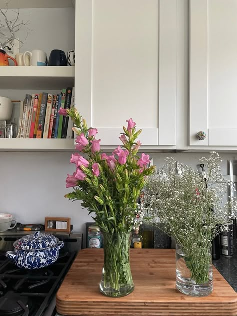 Flowers In The Bathroom, Nothing But Flowers, Flower Therapy, Dream Apartment, Interior Inspo, House Inspo, Love Flowers, My Dream Home, My Flower