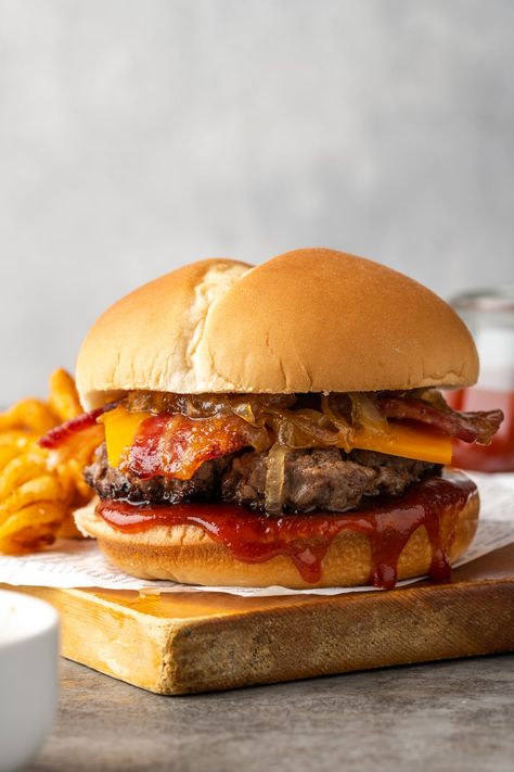 Garlic Butter Bacon Cheeseburger, Maple Bacon Burgers, Bacon Bbq Chicken, Bbq Bacon Burger, Pretzel Burger, Bacon Burger Recipes, Barbecue Bacon Burger, Sweet And Spicy Bacon Burger Whataburger Recipe, Bbq Burger