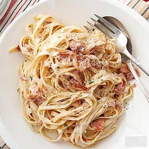 Prosciutto and bacon combined together in creamy cheese sauce, and topped over thick fettuccine noodles. This fettuccine dish is better than any restaurant's pasta carbonara! Have your own Italian night at home with the best carbonara recipe out there. Best Carbonara Recipe, Pasta A La Carbonara, Cheese Noodles, Pasta Creamy, Carbonara Recipe, Italian Pasta Recipes, Pasta Carbonara, Carbonara Pasta, Homemade Marinara