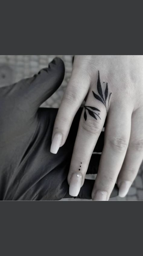 Finger Band Tattoos For Women, Vine Wedding Ring Tattoo, Plant Tattoo Finger, Ring Tattoo Cover Up, Finger Vine Tattoos For Women, Leaf Ring Tattoo, Finger Coverup Tattoo, Vine Tattoo On Hand, Ring Finger Tattoo Cover Up