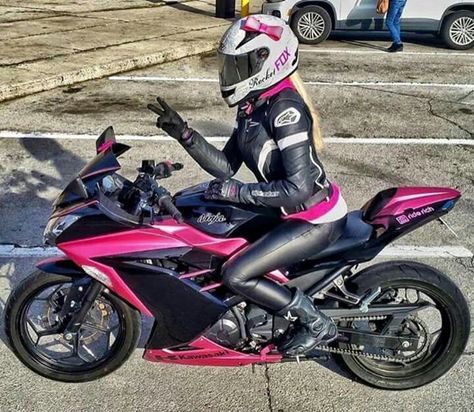 I can't wait to get my bike in the spring! Motorcycle Riding Outfits, Bike Outfit, Motorcycle Icon, Motorcycle Wear, Chicks On Bikes, Biker Photography, Biker Photoshoot, Motorbike Girl, Motorcycle Suit