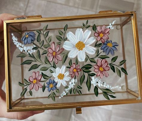 Painting Glass Frame, Painting Glass Jars, Painted Jewelry Boxes, Posca Marker, Hand Painted Candles, Painting Glassware, Glass Box, Mirror Painting, Craft Night