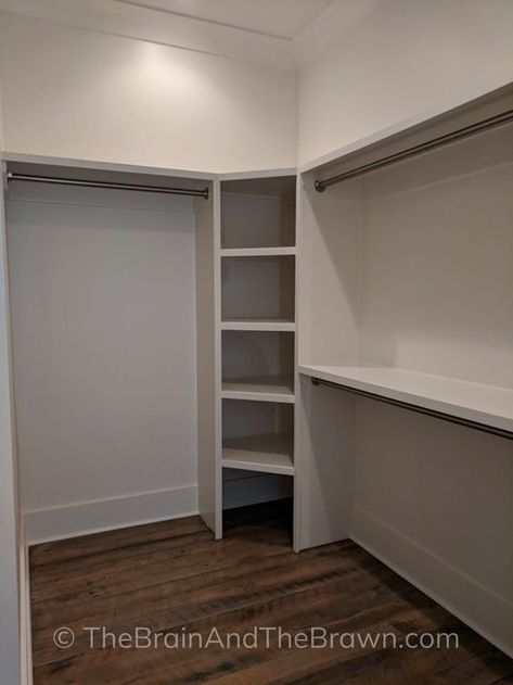 Corner Shelves Walk In Closet, Walking Closet Shelving Ideas, C Shaped Closet, Walk In Robe Corner Ideas, Trailer Closet Ideas, Small Closet With Corner Shelves, Corner Closet Makeover, Closet Designs L Shaped, Corner Shelves For Closet