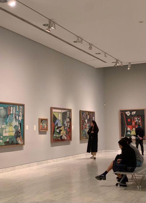 Museum Visit Aesthetic, Picasso Museum Paris, Museum Art Aesthetic, Travel Inspo Aesthetic, Touring Aesthetic, Art Gallery Pics, Barcelona Art Museum, Barcelona Museums, Teleportation Machine