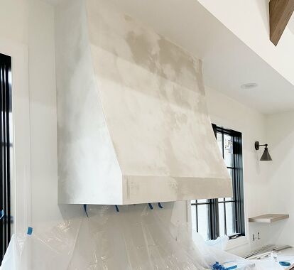 While designing the finishes of our new kitchen, we knew that we wanted to keep the overall look very clean and a mix of modern and traditional. We wanted the hood to have a seamless look, flowing from the wall and ceiling. After some research, we decided that a plaster hood was the way to go. And after some more research, I learned that there was not a lot of info out there on how to go about building one.At this point, I decided that this would be one of the projects I tackled in t… Recirculating Range Hood Cover, Range Hood Ideas Plaster, Kitchen Vent Hood Ideas Vaulted Ceiling, How To Plaster Walls, Kitchen Range Hood Ideas, Kitchen Vents, Plaster Range Hood, Galaxy Kitchen, Plaster Hood