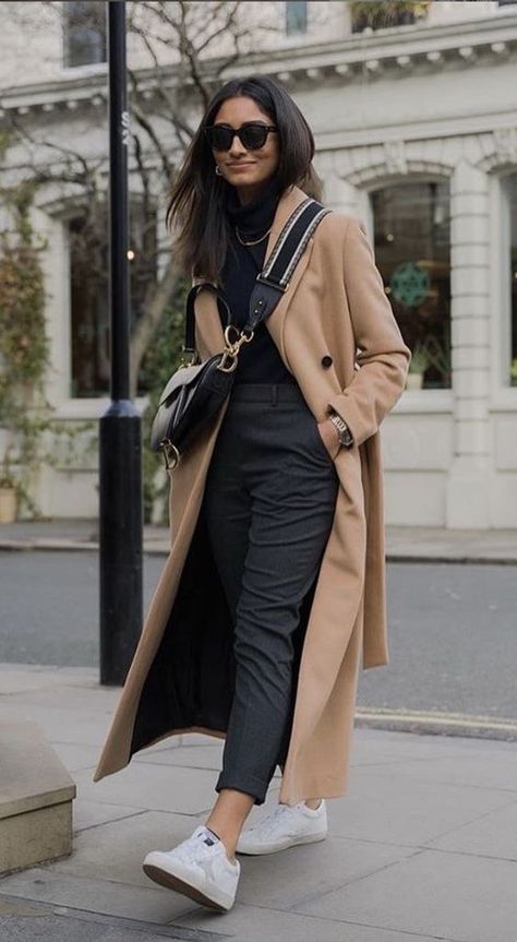 Site Seeing Outfit Winter, How To Style Coat, Poland Street Style, Rich Black Auntie Aesthetic, Size 12 Winter Outfits, Milano Winter Outfits, Winter Sightseeing Outfit, Winter Outfits Women 2024, French Office Outfit