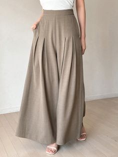 Plazo Designs, Pleat Pants, Linen Style Fashion, Loose Pants Outfit, Clothing Pattern Design, Loose Wide Leg Pants, Modest Casual Outfits, Modest Dresses Casual, Pants Women Fashion