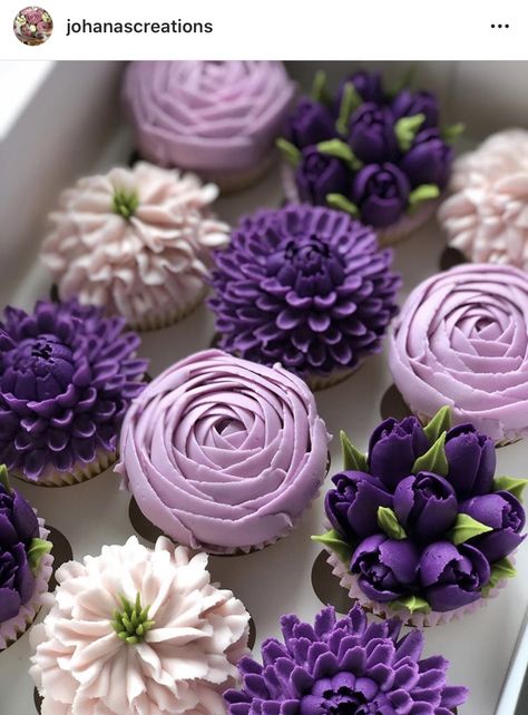 Cupcakes Flores, Purple Cupcakes, Cupcake Decorating Tips, Pretty Cupcakes, Purple Cakes, Cupcake Cake Designs, Floral Cupcakes, Cake Decorating Piping, Beautiful Cupcakes