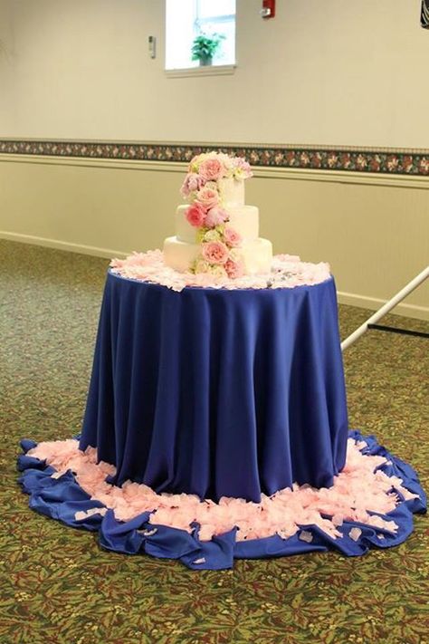 Wedding cake table royal blue light pink https://youtu.be/GLrYCFCgwb0 Royal Blue And Light Pink Wedding, Royal Blue Wedding Decorations, Blush Pink Wedding Cake, Pink Birthday Decorations, Pink Wedding Receptions, Bridal Things, Baby Pink Wedding, Pink Sweet 16, Blue Wedding Decorations