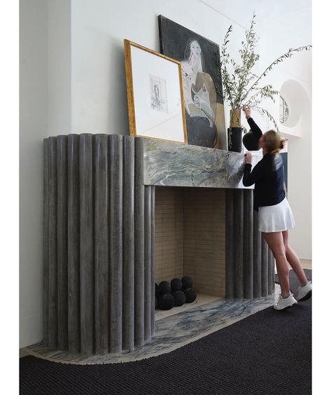 Mantle Design, Interior Boho, Black Fireplace, Home Fireplace, Modern Fireplace, Fireplace Mantle, Fireplace Design, Fireplace Surrounds, Art Deco Inspired