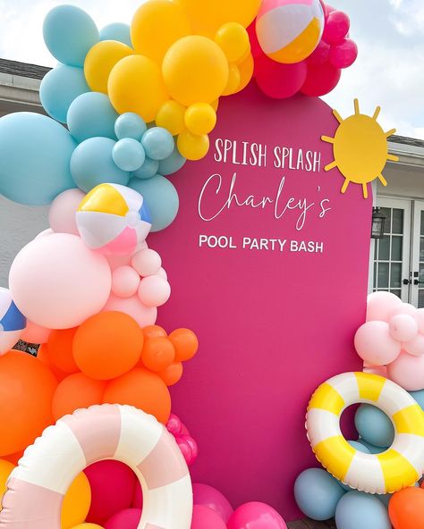 Splish Splash 💦 Pool party for Charley! ☀️ Picnic set up @picnicsinparadiseco & @partiesunderthepalms #summer #poolpartytheme #poolparty #poolpartyballoons #poolpartybackdrop #poolpartyideas #poolpartytheme #poolpartydecor #poolpartyballoongarland Pool Party Backdrop, Pool Party Theme, Pool Party Themes, Beach Party Decorations, Pool Party Decorations, Pool Birthday, Splash Pool, Beach Themed Party, Pool Birthday Party