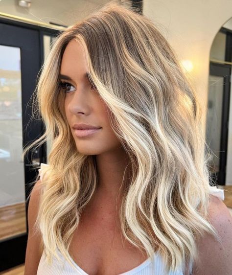 Modern Side Bangs Long Hair, Crown Low Lights, Slowly Going Blonde, Medium Long Hair Color Ideas, Blonde Spring 2024, Low Maintenance Beach Blonde, Blonde Highlights To Balayage, Dark To Light Blonde Balayage, Bronde Balyage Long Hair