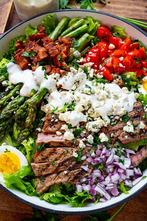 Steak and Egg Salad with Blue Cheese Dressing Asparagus On The Grill, How To Grill Asparagus, Grill Asparagus, Salad With Blue Cheese Dressing, Asparagus Grilled, Blue Cheese Dressing Recipe, Salad With Blue Cheese, Steak Salad Recipe, Easy Asparagus Recipes