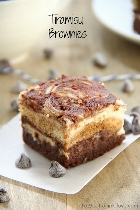 Tiramisu is my favorite dessert. It’s creamy, chocolatey, and those ladyfingers soaked in coffee (or rum) are just so perfect! Brownie Quest, Tiramisu Brownies, Chocolate Fever, Happy Hour Appetizers, Cookie Platters, Dessert Original, Baking 101, Sugar Shack, Treats Recipes