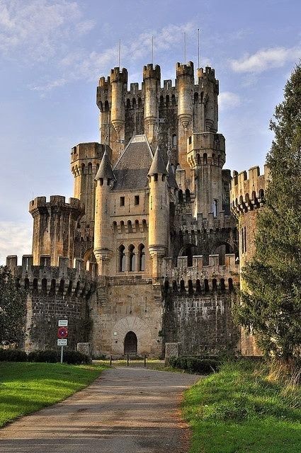 Abandoned Churches, Chateau Medieval, Castle Mansion, Real Estat, Random Items, Castle In The Sky, Castle Ruins, Chateau France, Country Houses