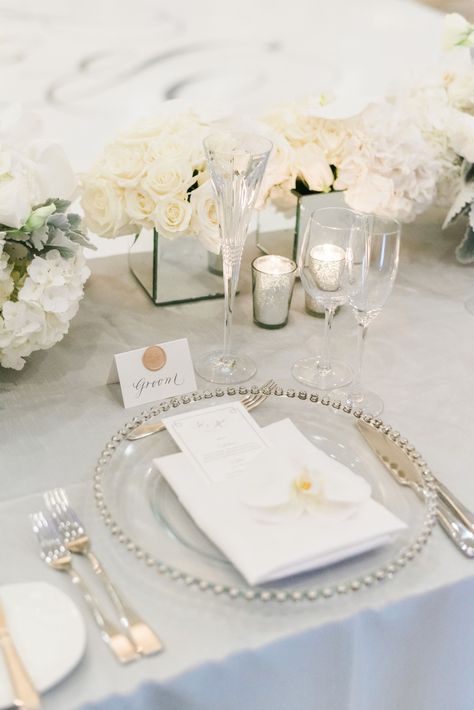 Silver Place Setting Wedding, White Silver Table Setting, Silver Wedding Table Settings, White And Silver Table Decor, White And Silver Wedding Decorations, All White Table Setting, Silver Table Decorations, Disco Reception, White Ballroom Wedding