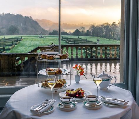 Glass spends the weekend at Cliveden House – The Glass Magazine Cliveden House, Calm Color Palette, Romantic Hotels, Dining Room French, Organic Spa, Time For Tea, Romantic Hotel, House London, Tower Building