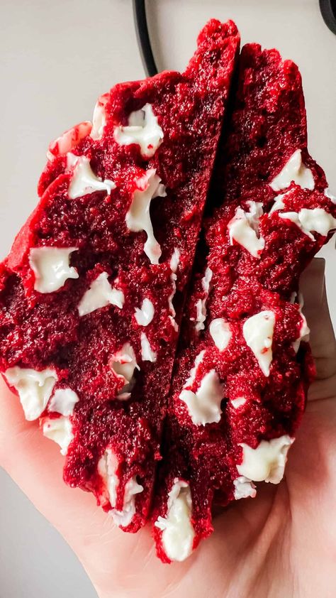 Are you looking to bake a batch of eye-catching thick red velvet cookies?  Look no further, you've found the best red velvet cookie recipe! Thick Cookie Recipes, Red Velvet Cookie Recipe, Monster Cookies Recipe, Velvet Cookies, Giant Cookie, Red Velvet Cookies, Pumpkin Chocolate Chip Cookies, Gourmet Cookies, Buttercream Recipe