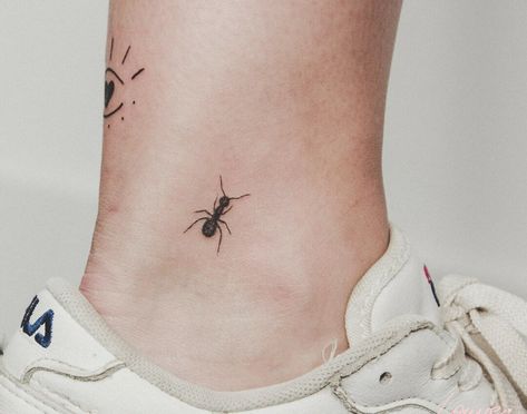 Are you looking for some amazing tattoo ant designs for your next tattoo? Here are a few ant tattoo ideas you will absolutely fall in love with. Moles Tattoo Ideas, Tiny Ant Tattoo, Small Ant Tattoo, Ant Tattoo Small Cute, Ant Tattoo Design, Ant Drawing Cute, Simple Insect Tattoo, Ant Tattoo Cute, Small Insect Tattoo