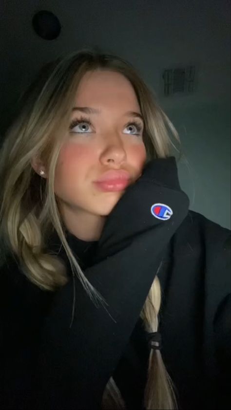 creds to @sillysaraa on tiktok and @saramogavero on ig Blonde Selfies, Petite Blonde, Pretty Blonde Hair, Tan Blonde, Blonde With Blue Eyes, Blonde Aesthetic, Pretty Brunette, Blonde Hair Girl, Smink Inspiration