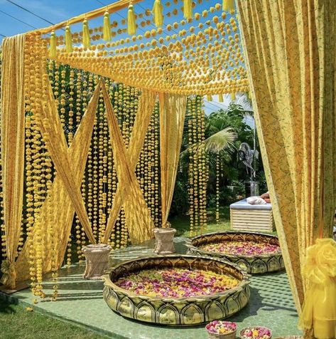 Today we have got amazing haldi decor ideas for upcoming weddings. With various themes and designs, we have got something for everyone #shaadisaga #indianwedding #haldidecor #haldidecoration #haldidecorationideas #haldidecorationideasathome #haldidecorationideasbackdrop #haldidecorationideasathomediy #haldidecorationathomesimplediy #haldidecorationideasbackdrops #haldidecorationoutdoor Haldi Decoration At Home, Haldi Function Decoration, Haldi Decoration Ideas, Haldi Ceremony Decorations, Haldi Decoration, Mehendi Decor Ideas, Haldi Decor, Wedding Setup, Wedding Decor Photos