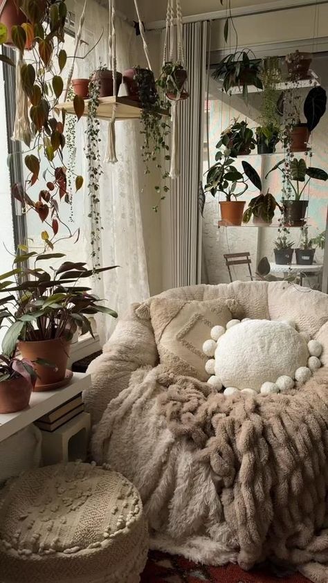 Cozy Reading Room, Interior Design Per La Casa, Cozy Reading Corners, Bedroom Corner, Inspire Me Home Decor, Cozy Room Decor, Dream Room Inspiration, Room Makeover Bedroom, Cozy Reading Nook