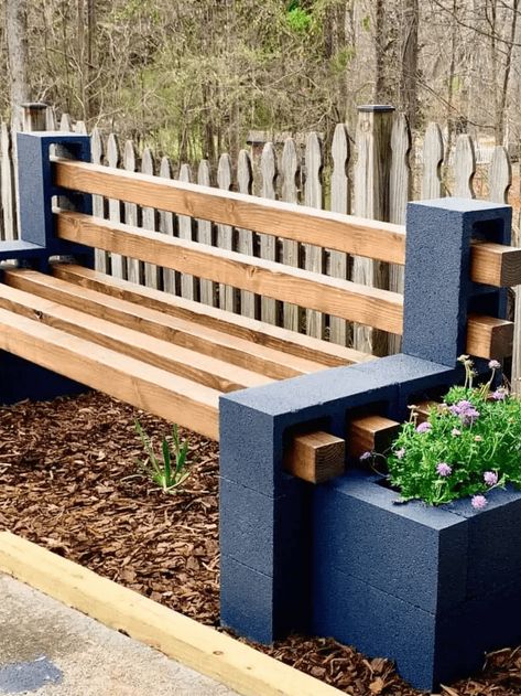 Cinder Block Bench, Cinder Block Garden, Diy Bench Outdoor, Backyard Seating, Succulent Wall, Pallets Garden, Cinder Block, Small Backyard Patio, Budget Backyard