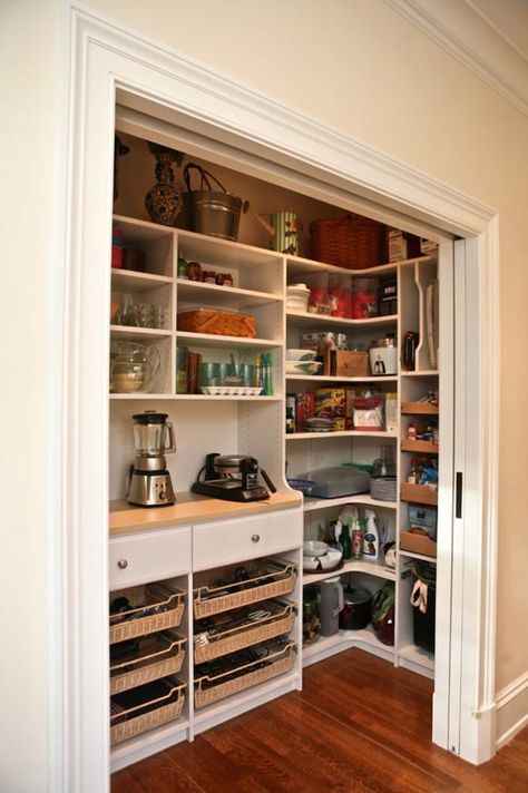 53 Mind-blowing kitchen pantry design ideas  To check out #KitchenProducts that will totally blow you away visit http://stores.ebay.com/goldengloveproducts/Kitchen-/_i.html?_fsub=13726794016 Desain Pantry Dapur, Custom Pantry, Desain Pantry, Kitchen Pantry Design, Popular Kitchens, Pantry Design, Pantry Storage, Style At Home, Traditional Kitchen