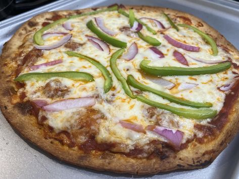 This Loaded Green Pepper and Onion Pizza is one of my favorite pizzas to make in a pinch when I’m hungry. I tend to keep ingredients for making pizza on hand. It’s great to have when I want something that is quick and easy while still being delicious. When I don’t feel like cooking a Pepper And Onion Pizza, Green Pepper Pizza, Pizza Oven Recipes Wood Fired, Onion Pizza, Homemade Ham, How To Cook Greens, Making Pizza, Craving Pizza, Making Homemade Pizza