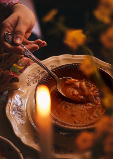 Cozy fall autumn dinner Cosy Food Photography, Emily Fall Core, Autumn Birthday Aesthetic, Autumn Soup Aesthetic, Autumn Dinner Party Aesthetic, Fall Soup Aesthetic, Autumn Dinner Aesthetic, Soup Aesthetic Cozy, Autumn Romanticizing