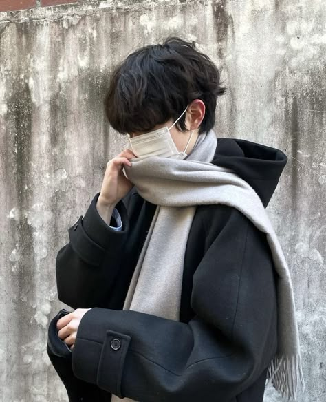 Winter Scarf Outfit Men, Scarf Outfit Korean, Men Scarf Outfit Winter, Scarf Outfits Men, Winter Outfits Men Casual, Korean Men Winter Outfit, Mens Scarf Outfit, Korean Winter Outfits Men, Boy Winter Outfits