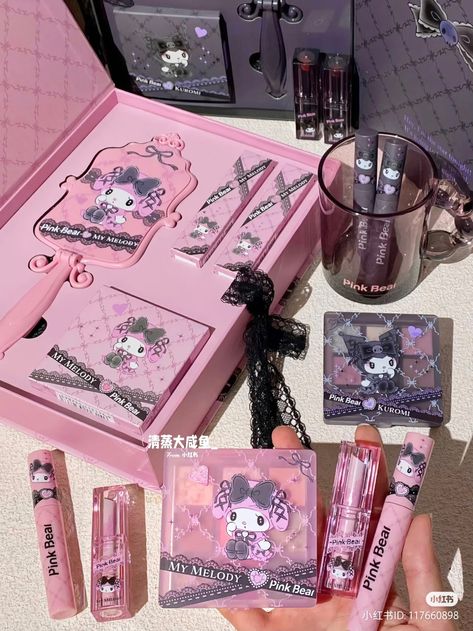 Kuromi Makeup Products, Kuromi Eyeshadow, Dual Kawaii, Kuromi Makeup, Bear Sanrio, Glass Lipstick, Girly Goth, Makeup Douyin, Pretty Products