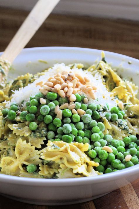 Pesto Pea Salad, Pesto Pea Pasta Salad, Irish Pasta Salad, Pasta Recipes Easy Fast, St Patricks Food, Bowtie Pasta Salad, Lemon Pesto, Pesto Salad, Pasta With Peas