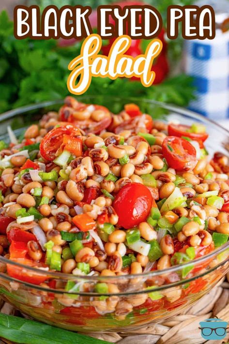 This Black Eyed Pea Salad is such a light but flavorful salad. Creamy black eyed peas and fresh veggies all tossed in a refreshing homemade vinaigrette! Green Pea Salad With Bacon And Cheese, Blackeye Pea Salad, Black Eyed Pea Salad Recipe, Blackeyed Pea Salad, Black Eye Pea Salad, Sides To Go With Chicken, Cold Pea Salad, Blackeyed Pea Recipes, Black Eye Pea