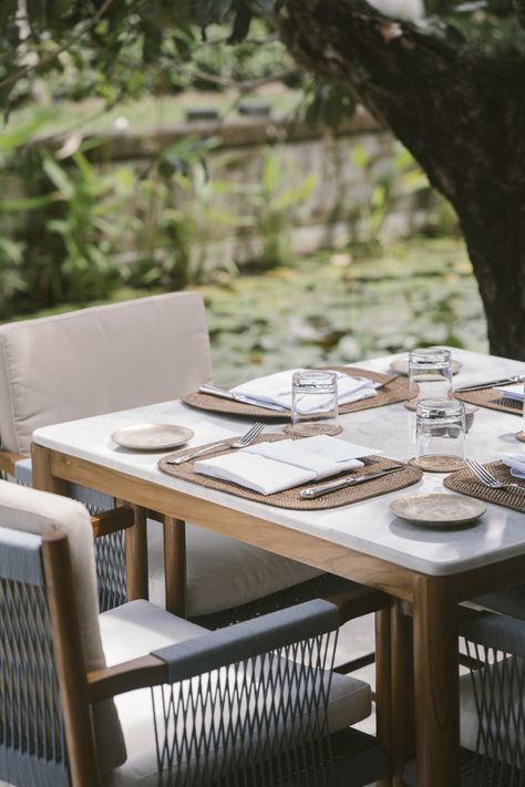 Winter getaway inspiration: Bali | Vogue Paris Terrace Dining, Dining Table Outdoor, Sofitel Hotel, Restaurant Patio, Dining Design, Outdoor Restaurant, Backyard Pool Designs, Private Dining, Al Fresco Dining