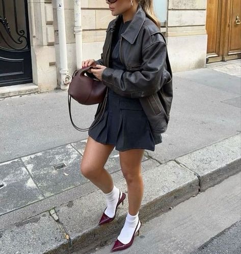 pointy heels 🔪 Plated Skirt, Old Money Winter, Rainy Day Outfits, Pointy Shoes, Casual Ootd, Clueless Outfits, Daily Outfit Inspiration, Casual Outfit Inspiration, Fall 24