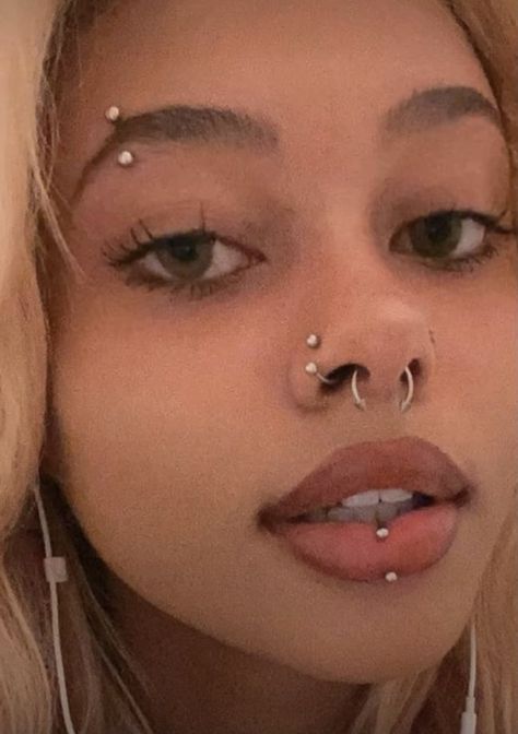 Eyebrow Piercing Diamond, Gold Eyebrow Piercing, Middle Lip Piercing, Lip Piercing Labret, Patchwork Tattoos, Cheek Piercings, Lip Piercing Jewelry, Cute Nose Piercings, Tattoos Inspo