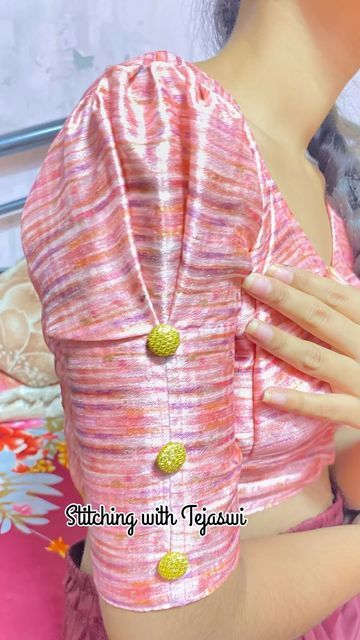 Puf Blouses Design, Hands Sleeves Design, Stand Color Blouse Designs, Blouse Bahi Design, New Blouse Sleeves Pattern, Saree Blouse Puff Sleeve Design, Slives Designs For Blouse New, Hand Puff Designs, Blouse Designs Full Hands