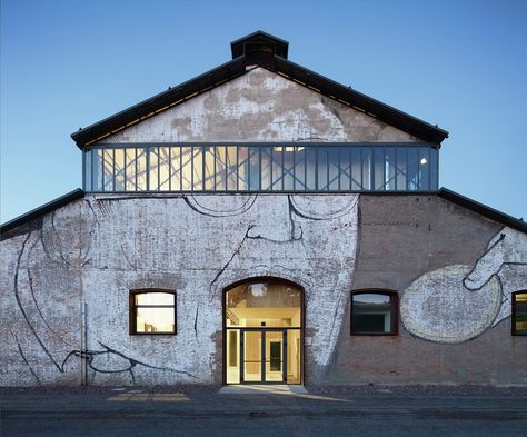 The “Officine Reggiane” represent a significant milestone in the history of Reggio Emilia as an industrial city.  In 1901 the “Officine Righi” chose... Industrial Facade, Urban Industrial Decor, Loft Designs, Renovation Architecture, Loft Ideas, Industrial Architecture, Urban Loft, Adaptive Reuse, Reggio Emilia