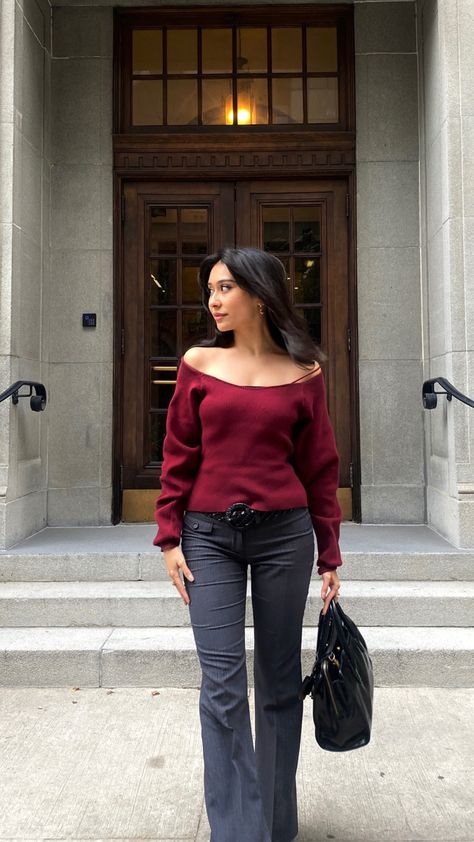 Red Fall Outfits Women, Dark Red Pants Outfit, Dark Red Sweater Outfit, V Neck Sweater Outfit Aesthetic, Red Sweater Outfit Aesthetic, Red Fall Outfits, Classy Fall Fashion, Fall Outfits Red, Red Outfit Casual