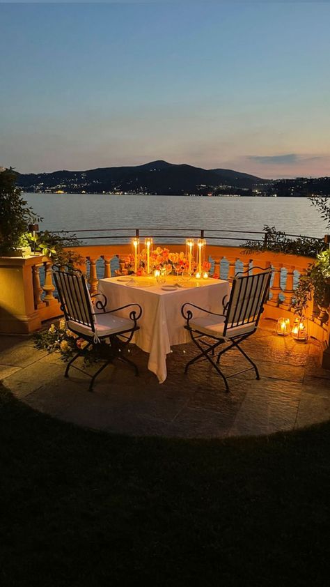 Italian Dinner At Home Aesthetic, Romantic Dinner Aesthetic, Dinner Aesthetic Romantic, Romantic Outdoor Dinner, Room Design Wall, Romantic Home Dates, Romantic Dinner Tables, Romantic Dinner Setting, Fancy Dinner Date