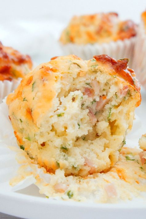 Savory Muffins Recipes, Bacon Muffins, Savoury Muffins, Muffins Breakfast, Savory Cheese, Savory Muffins, Baked Bacon, Cheese Muffins, Spring Onions