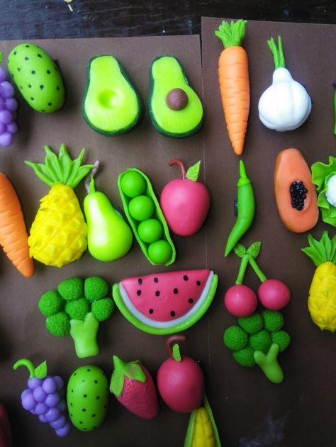 Fruit Clay Art, Polymer Clay Fruit, Clay Art For Kids, Fondant Flower Tutorial, Kids Vegetables, Clay Crafts For Kids, Fruits For Kids, Diy Air Dry Clay, Preschool Art Activities