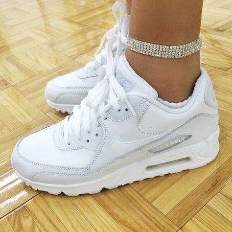 • Reflective Shoes, Nike Running Shoes Women, Nike Free Runners, Sneaker Magazine, Shoes Sneakers Nike, Nike Shoes Cheap, Nike Roshe Run, Nike Free Shoes, Nike Shoes Outlet