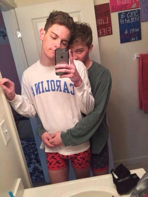 Cute gays Couples Things To Do, ماثيو ماكونهي, Gay Aesthetic, Men Kissing, Young Men, Cute Relationship Goals, Gay Love, Digital Camera, Tumblr