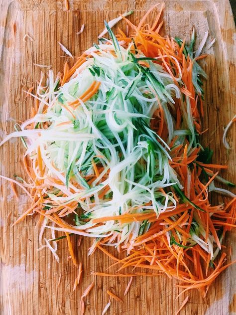 Vietnamese Cucumber And Carrot Salad, Thai Carrot Salad, Som Tam Salad, Som Tum, Thai Cucumber, Thai Cucumber Salad, Thai Chili Pepper, Carrot Salad Recipes, Thai Salad